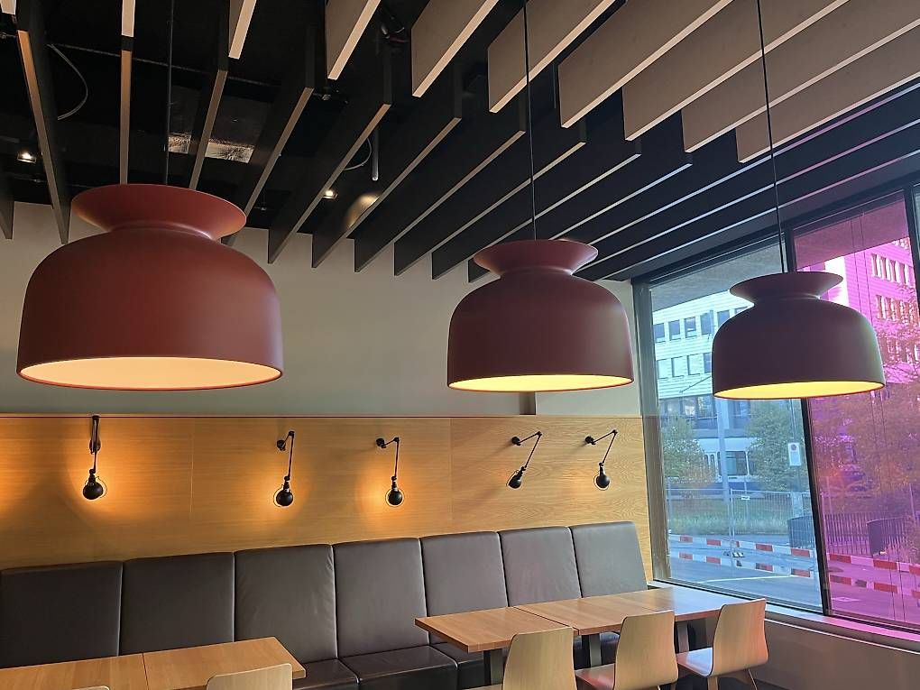 Gubi Kronleuchter & Deckenlampen: Pendelleuchte Gubi Ronde rusty red – Gebraucht aus Wolhusen von Gastrorampe 2