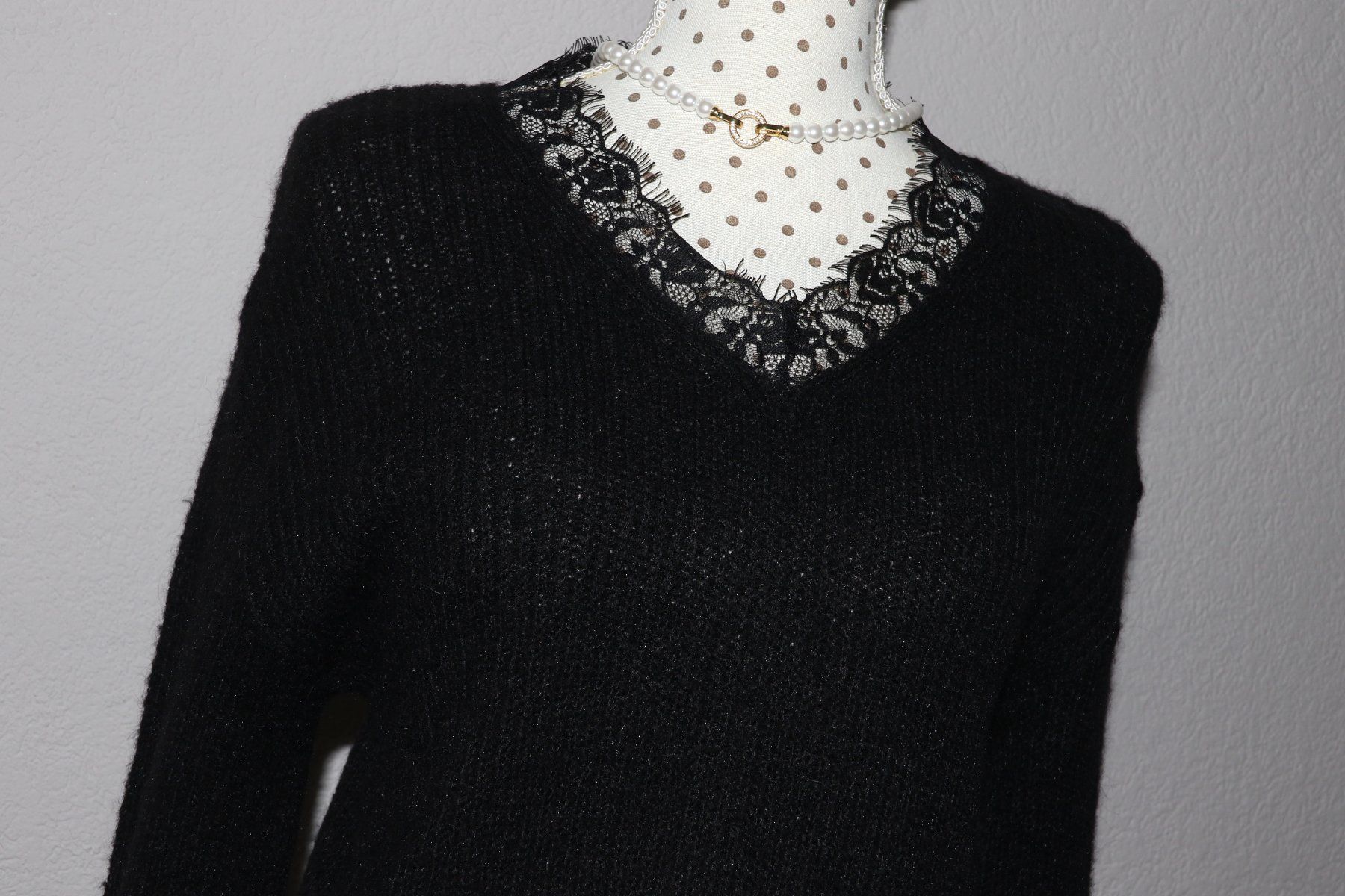Maglioni & Felpe: Wunderschöner Pullover mit Spitze eher Gr.M  NEU – Nuovo (secondo la descrizione) da Oberwil-Lieli venduto da Svetlana28 3