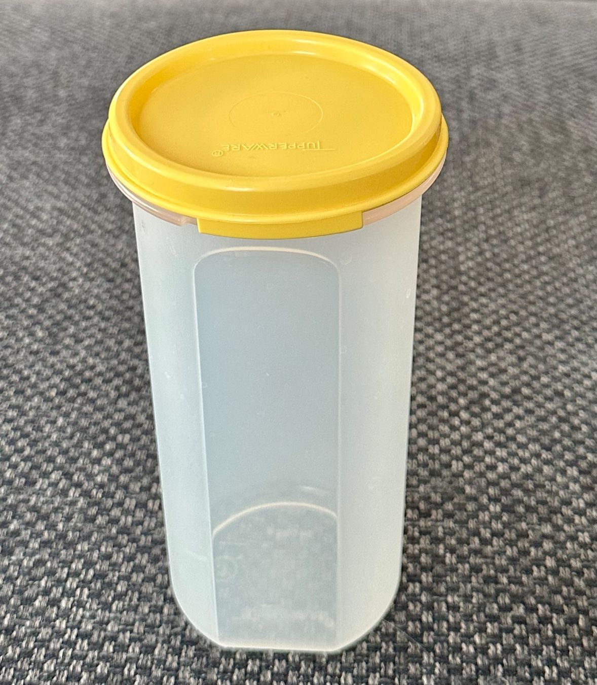 Tupperware Contenitori & Simili: Tupperware Eidgenosse Vorratsbehälter, rund, Inhalt: 650 ml – Nuovo (secondo la descrizione) da Wallbach venduto da paxnic