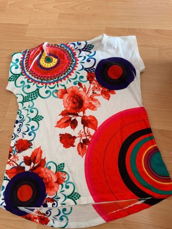 Joli t-shirt coloré taille M ou 38