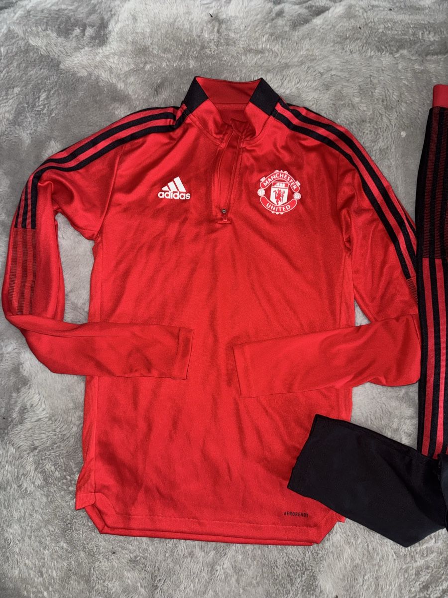 Lotti di vestiti: ENSEMBLE MANCHESTER UNITED – Usato da Genève venduto da Noah8972 1
