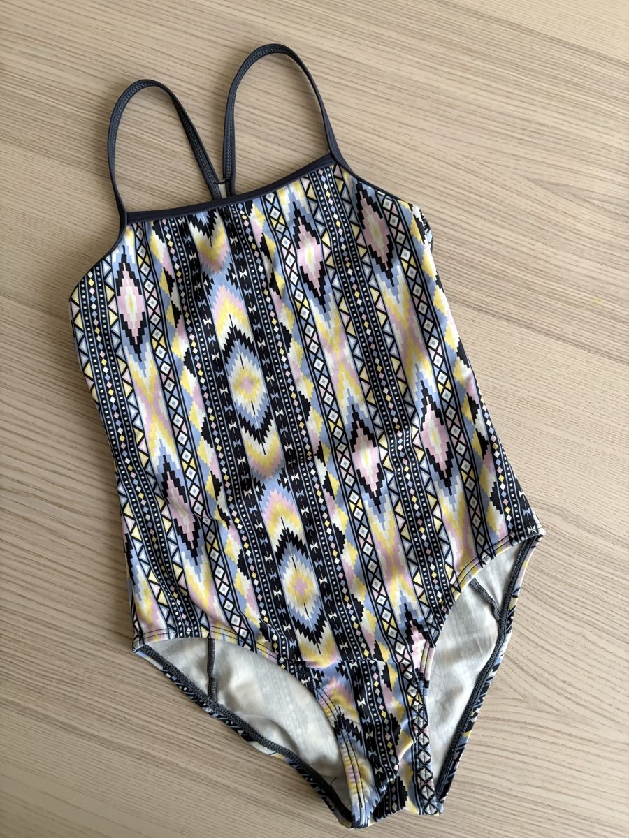 Costumi da bagno & Bikini: Badeanzug Beach Mountain gemustert Grösse 116 Ab 1.- – Usato da Luzern venduto da One0911