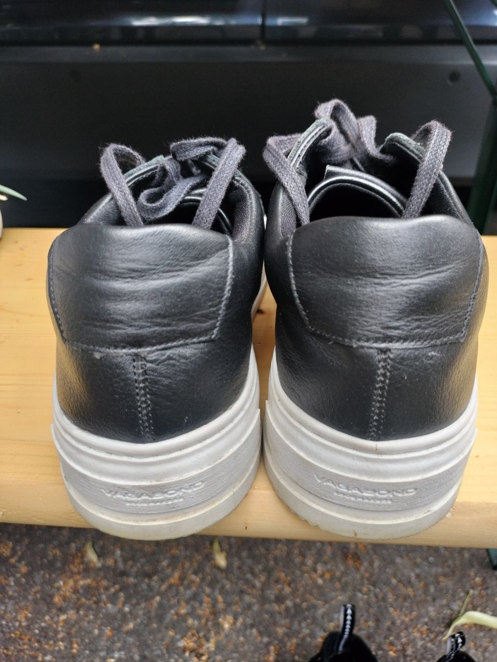 Vagabond Scarpe da donna: Baskets Vagabond noires cuir, semelles blanches, taille 39  – Usato da Massongex venduto da Amel16 2
