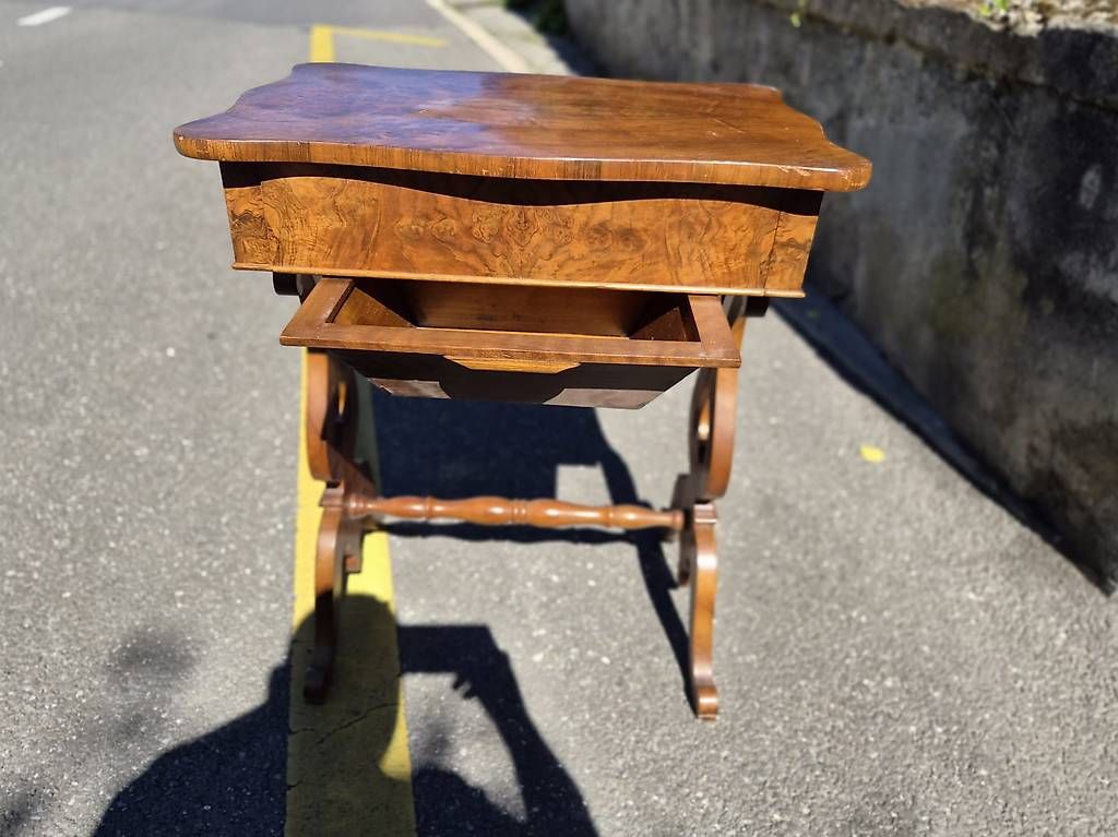 Cassettiere: Table de couturière/travailleuse – Usato da Bussigny venduto da ama_2fz8
