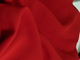 Seide Crepe de Chine rot 150 x 130 cm