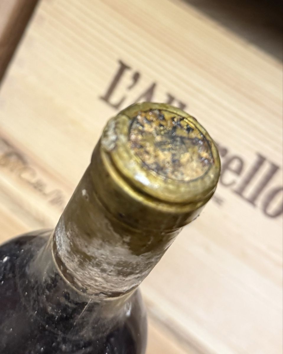 Vino: Chateau Filhot 1969 – Nuovo e nell'imballaggio originale da Troinex venduto da Airain 1
