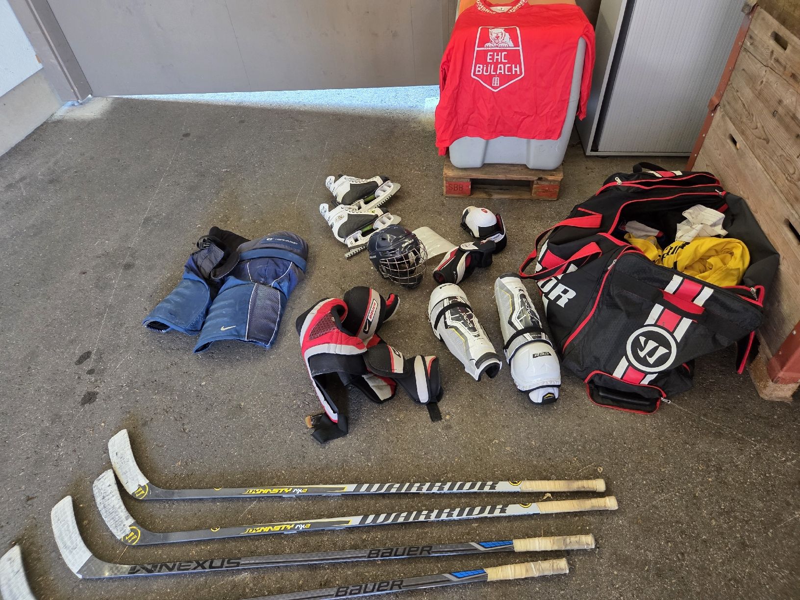 Bauer Schutz & Schoner: Eishockey Ausrüstung  – Gebraucht aus Oberhasli von General-Dealer