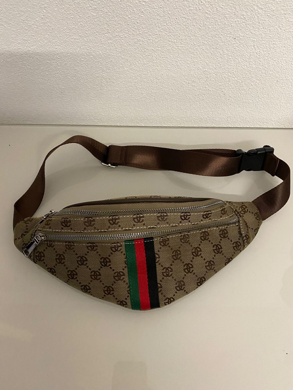 Borse: Sehr schöne ungetragene Bauchtasche – Usato da Däniken SO venduto da jai_6k9q