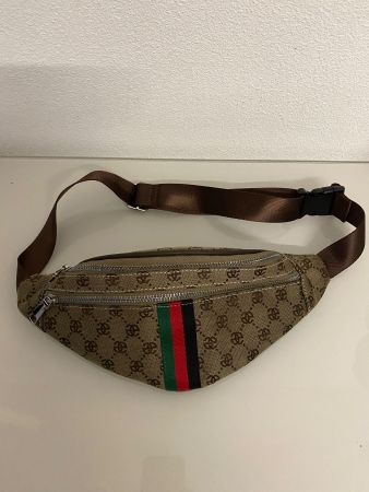 Sehr schöne ungetragene Bauchtasche