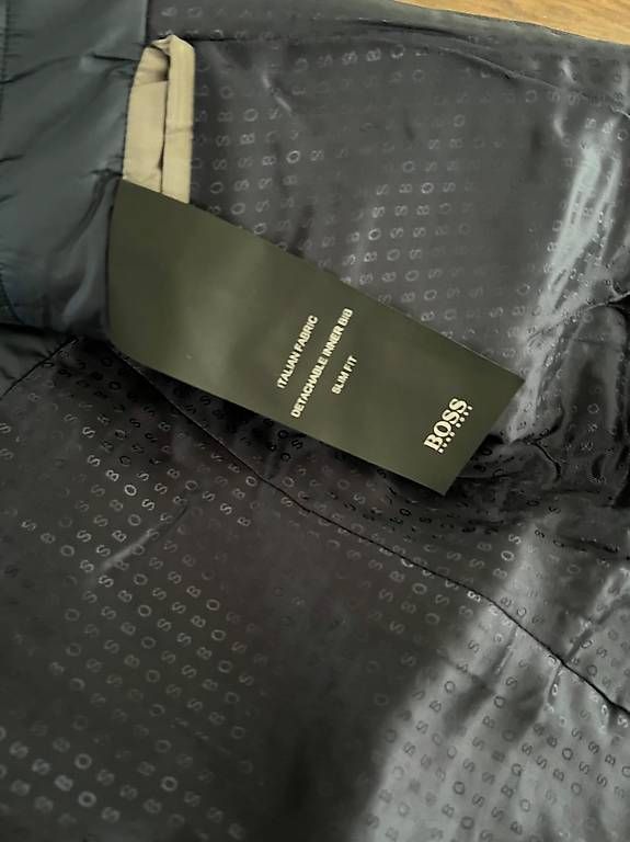 Cappotti: Hugo Boss Übergangsmantel – Usato da Regensdorf venduto da boj_zsb9 1