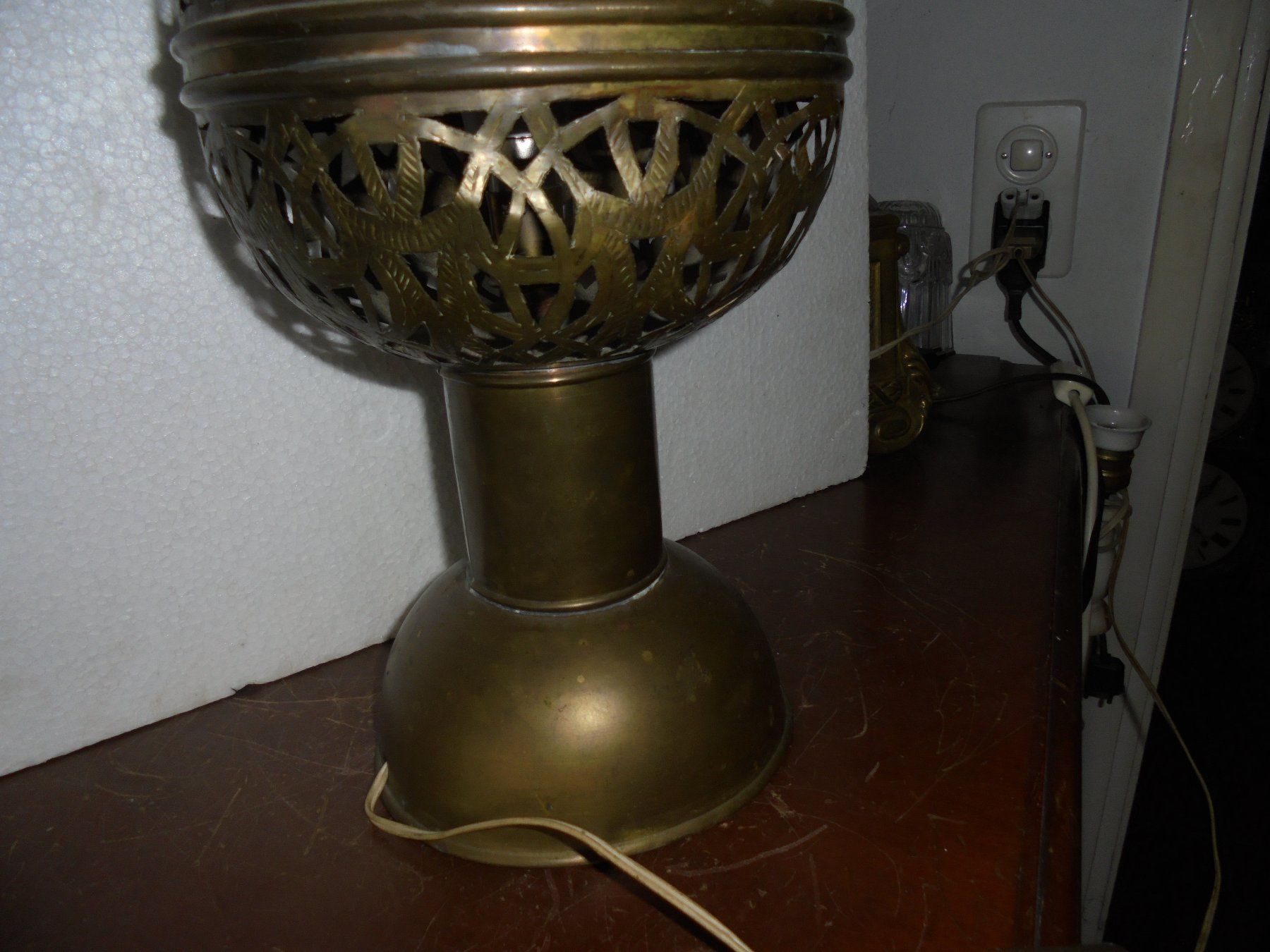 Lampade: Alte, grosse Tischlampe von ca. 1950 – Usato da Camorino venduto da Hunpete 4