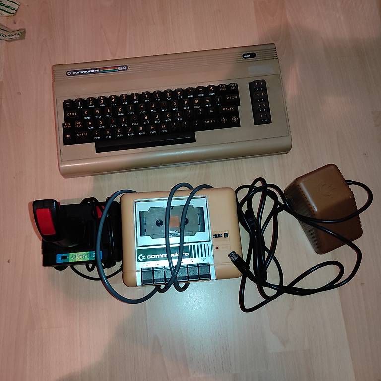 Commodore Console: Commodore 64 – Usato da herisau venduto da stevo.6