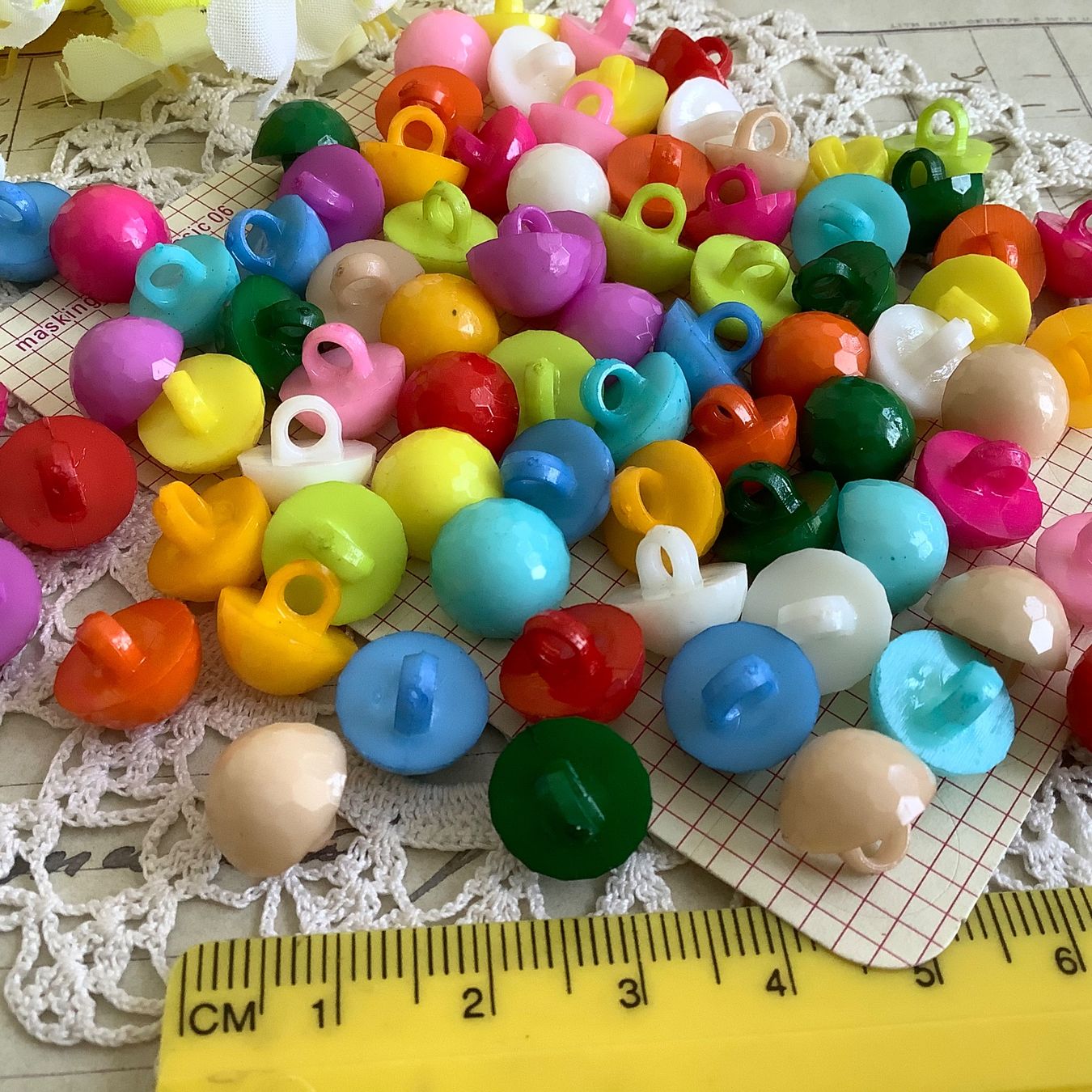 Knöpfe: 80 farbe Knopfe boutons couleur Mix bouton – Neu (gemäss Beschreibung) aus Meyrin von laservette99 1