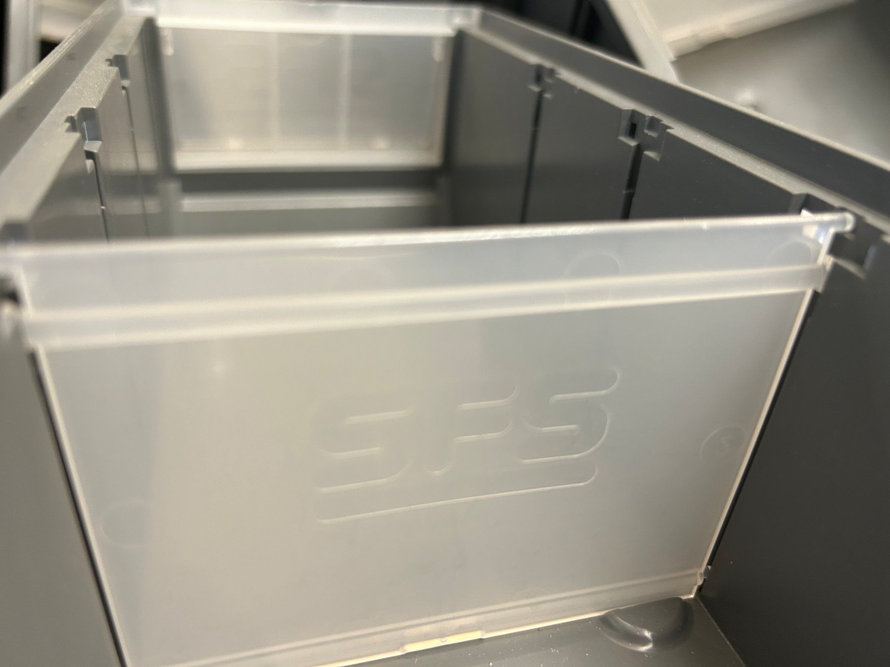 Recipients et similaires: Grosser Posten SFS Sichtlagerbehälter – D'occasion à Zofingen par Maschinenfabrik 2