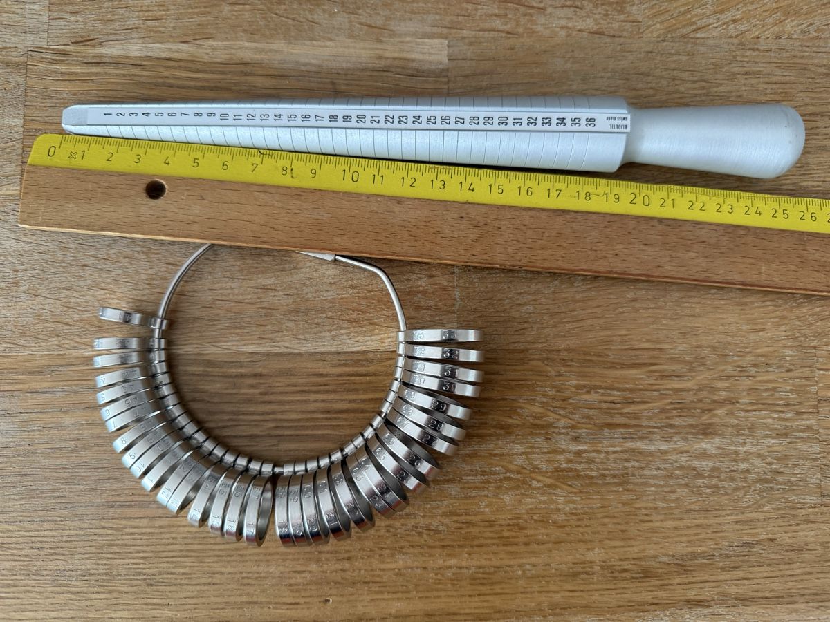 Misurare: Ringmassstab Bijoutil mit Ringmassen Neuwertig. – Usato da Goldach venduto da Messerguru 6