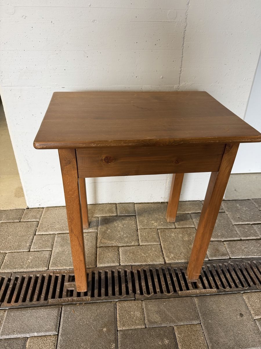 Tables: kleiner Tisch – D'occasion à Grosswangen par winkelfeld 6