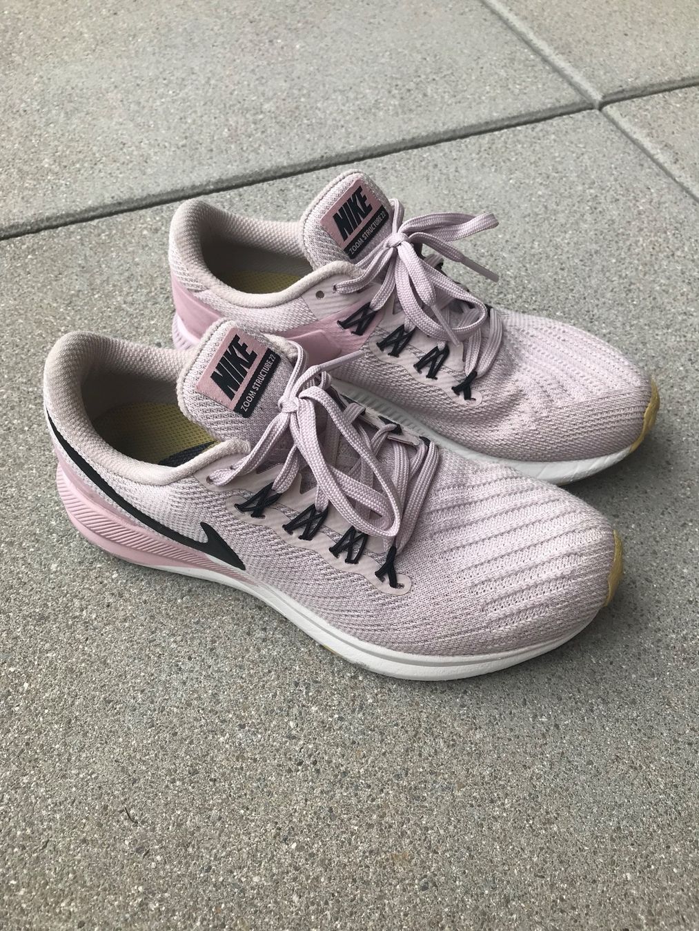 Nike Schuhe für Mädchen: Nike Run Gr. 35,5 wie NEU – Gebraucht aus Affoltern am Albis von variablend