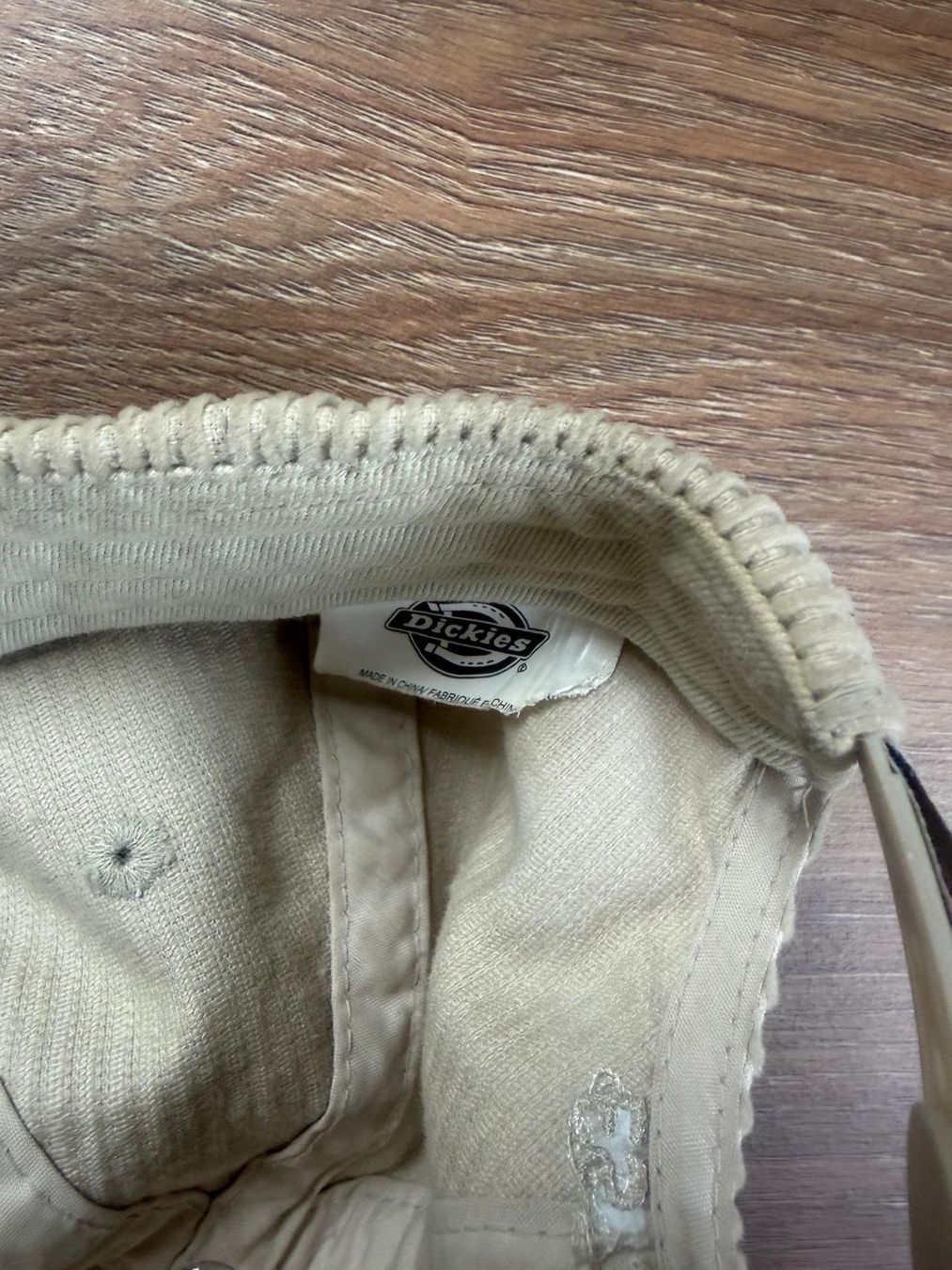 Dickies Copricapi, berretti & cappellini: Casquette Dickies daim beige – Usato da Môtiers NE venduto da ElGreco3099 3