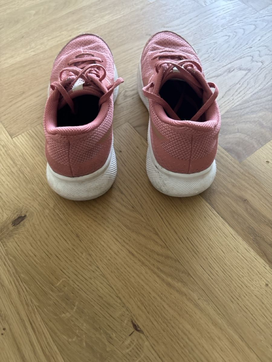 Asics Scarpe per ragazze: Asics Turnschuhe, Grösse 36 – Usato da Wohlen AG venduto da Michi761 3