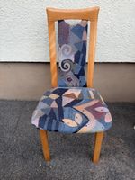 Esszimmerstuhl Holz mit buntem Muster gebrauchter Zustand