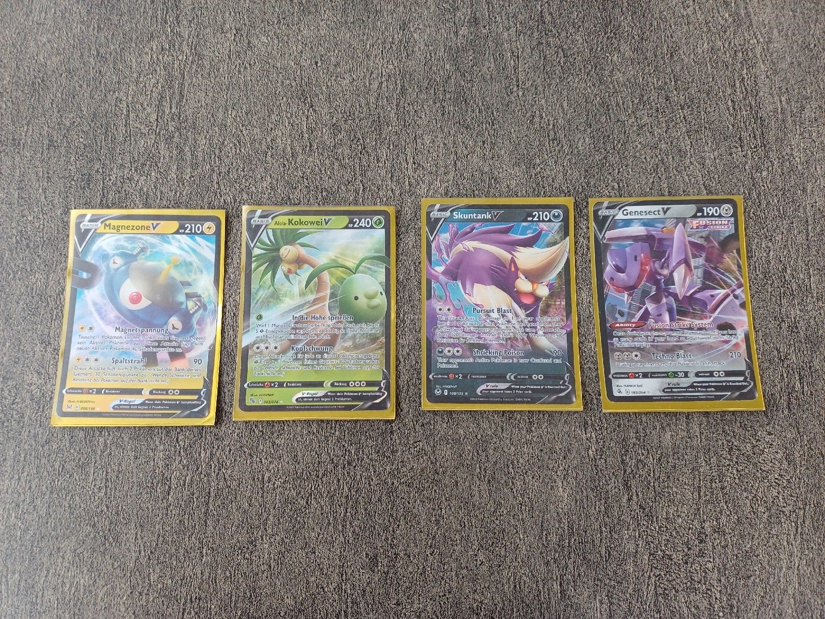 Pokémon Cartes à collectionner: 4 Pokemon Karten V, diverse, – D'occasion à Egnach par Matto01