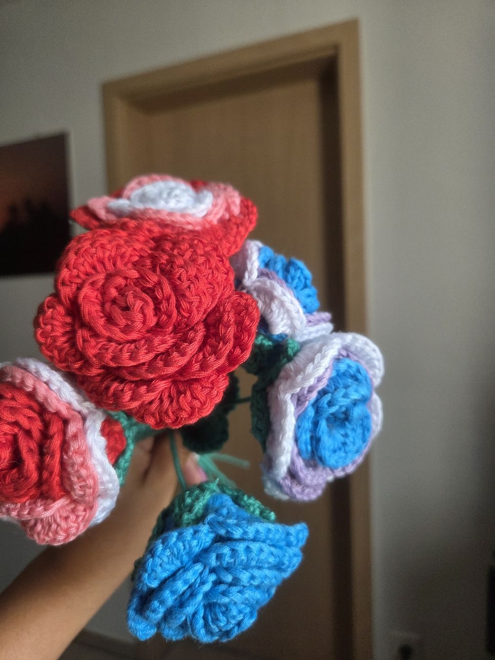 Tutte le decorazioni: Hand-knitted Rose Bouquet Multicoloured – Usato da Winterthur venduto da Maricels_Boutique 4