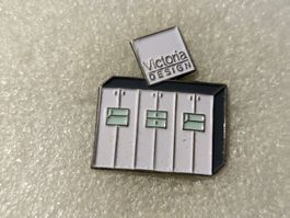 Ansteckpin 148: Victoria Design