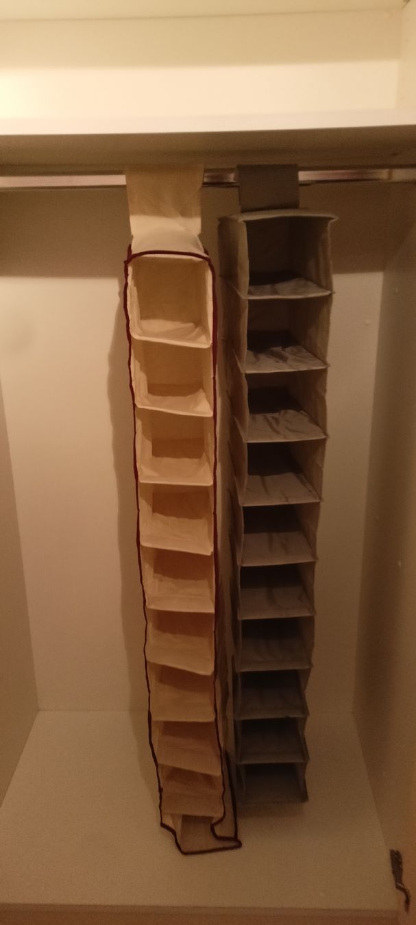 Altro in Decorazioni & Accessori: Pair de suspensions de chaussures pour armoire. – Nuovo (secondo la descrizione) da GENEVE venduto da goldforall