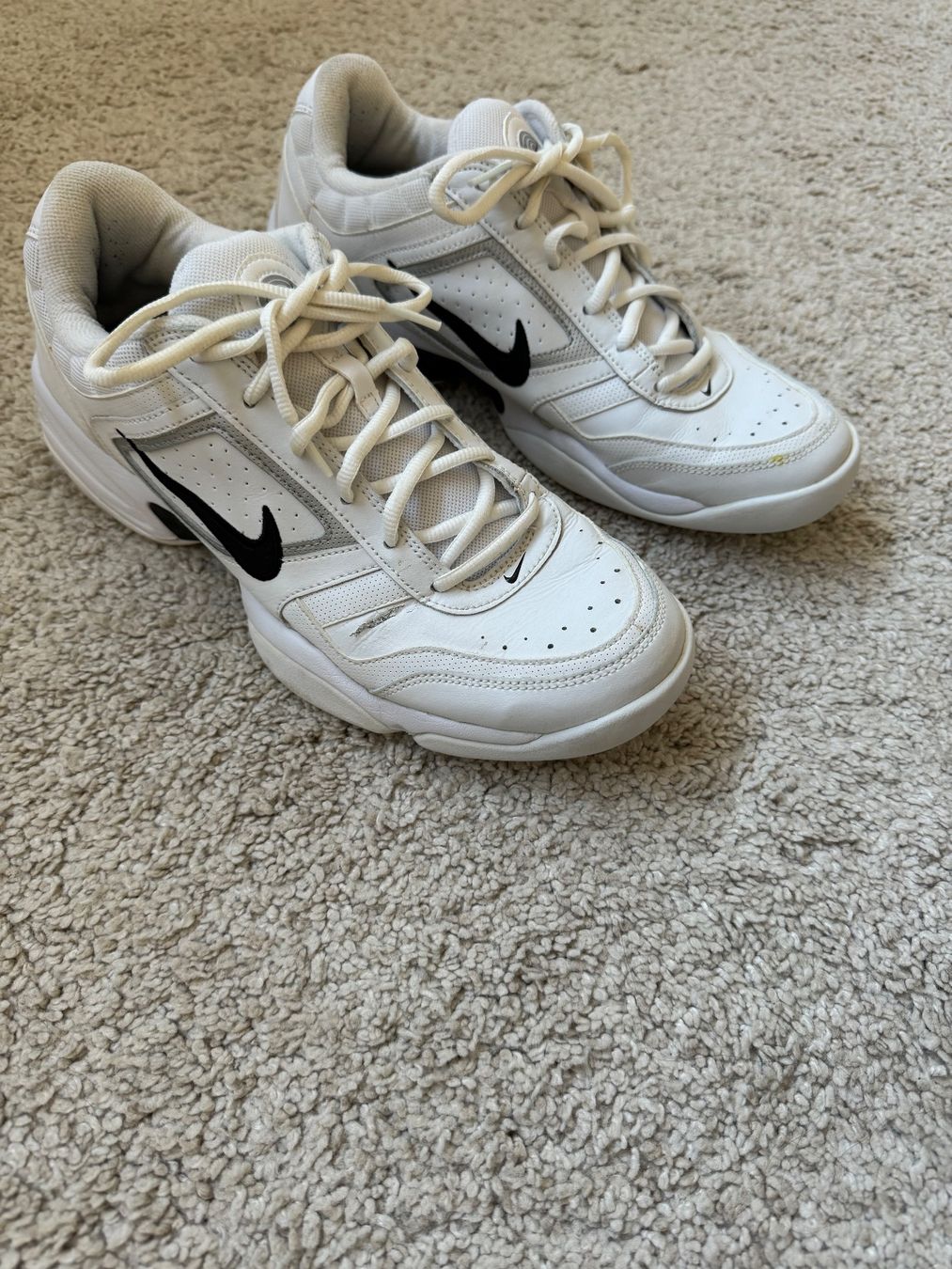Nike Scarpe da donna: Weisse Nike Sportschuhe – Usato da Binningen venduto da lea_5mf8