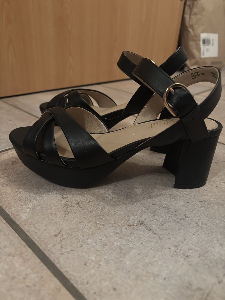 Dosenbach Damenschuhe: Sandale à talon à vendre – Neu (gemäss Beschreibung) aus Sonceboz-Sombeval von Luna_p1414