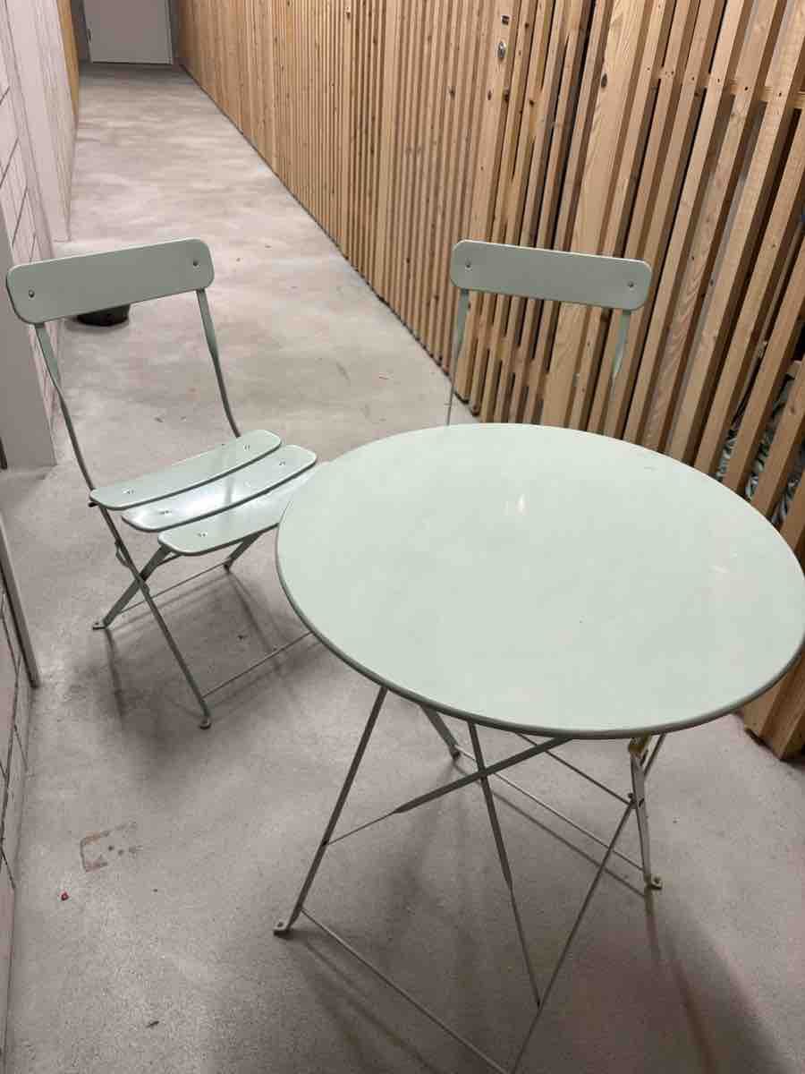 Tischset: Gartentisch mit Stühlen Metall – Gebraucht aus Zürich von aanoukk