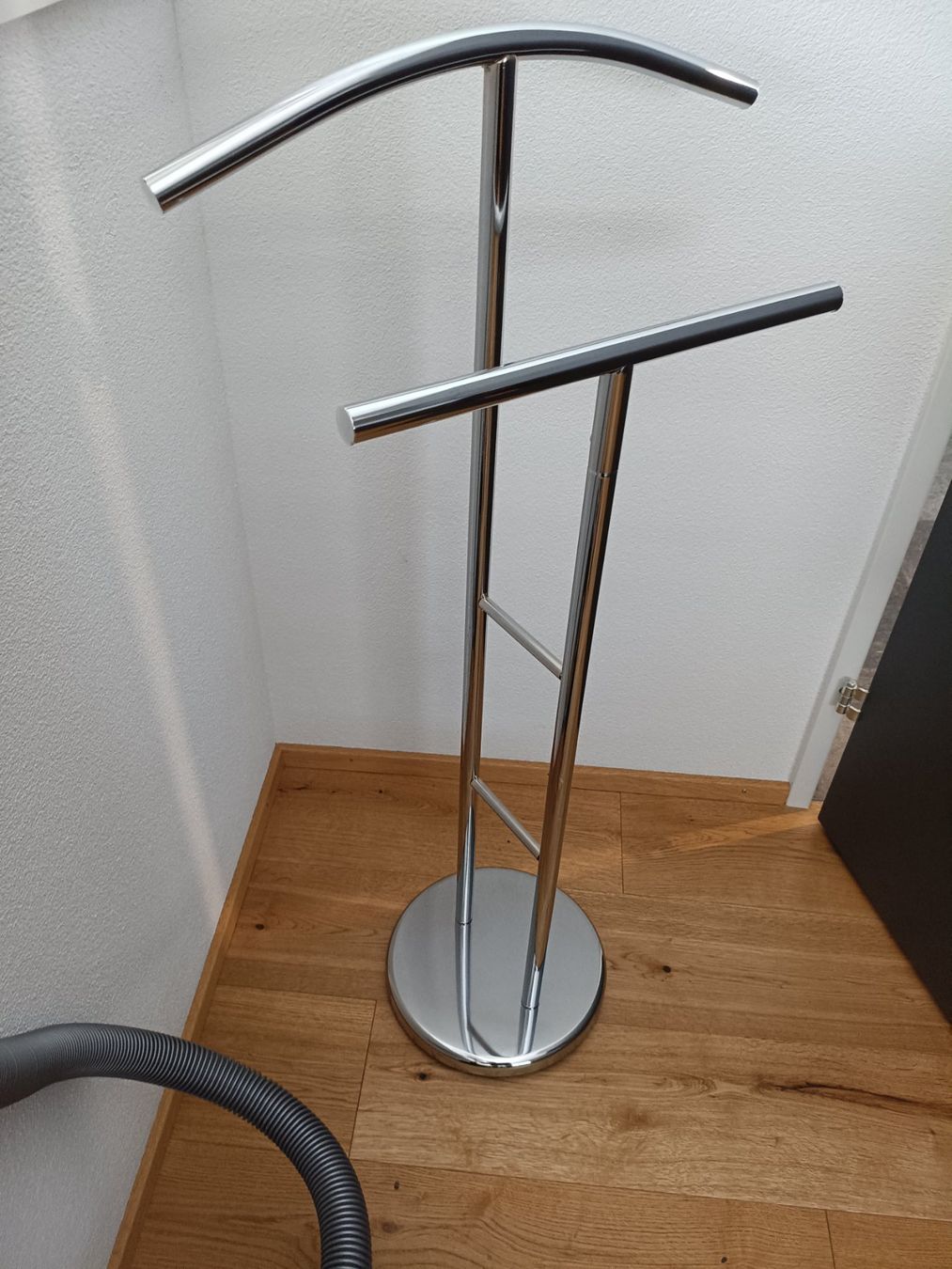 Garderobe: Herrendiener zu verkaufen – Gebraucht aus Pfäffikon SZ von ben_76hz 1