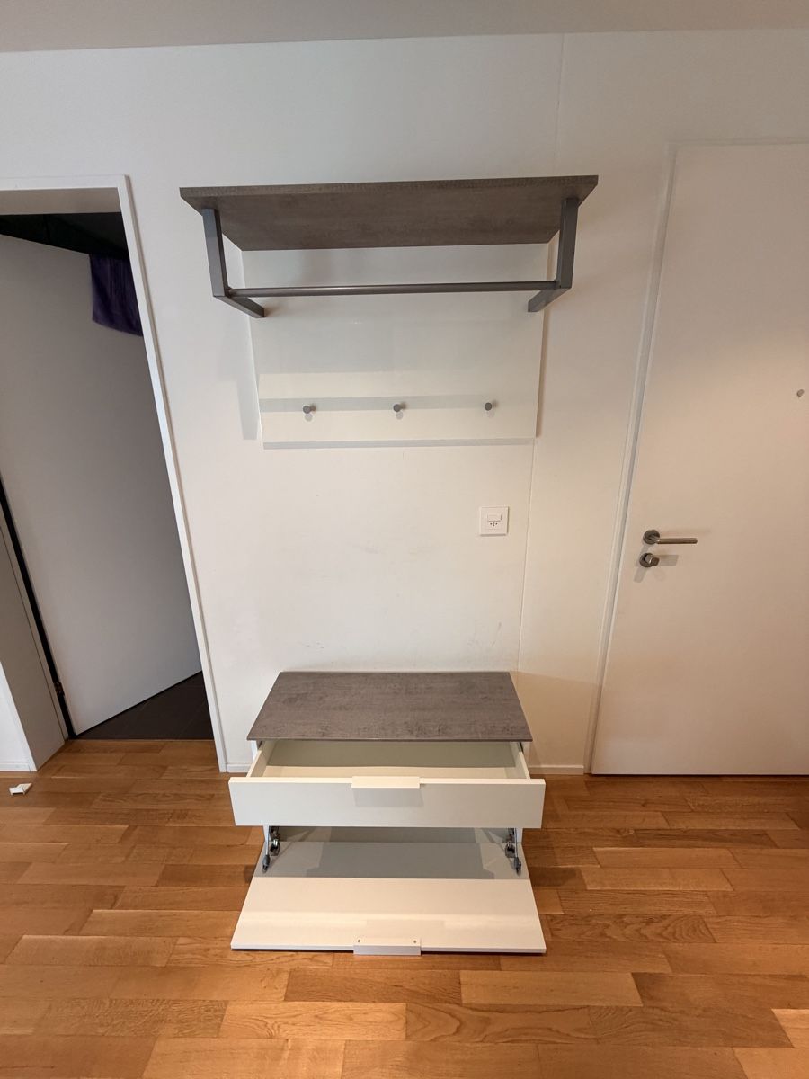 Pfister Guardaroba: Garderobe mit Wandregal und Sitzbank – Usato da Wettswil venduto da d5patrit 1
