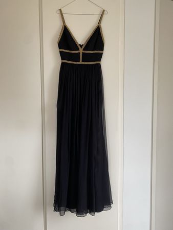 Schwarzes Maxikleid mit goldenen Details, Grösse S