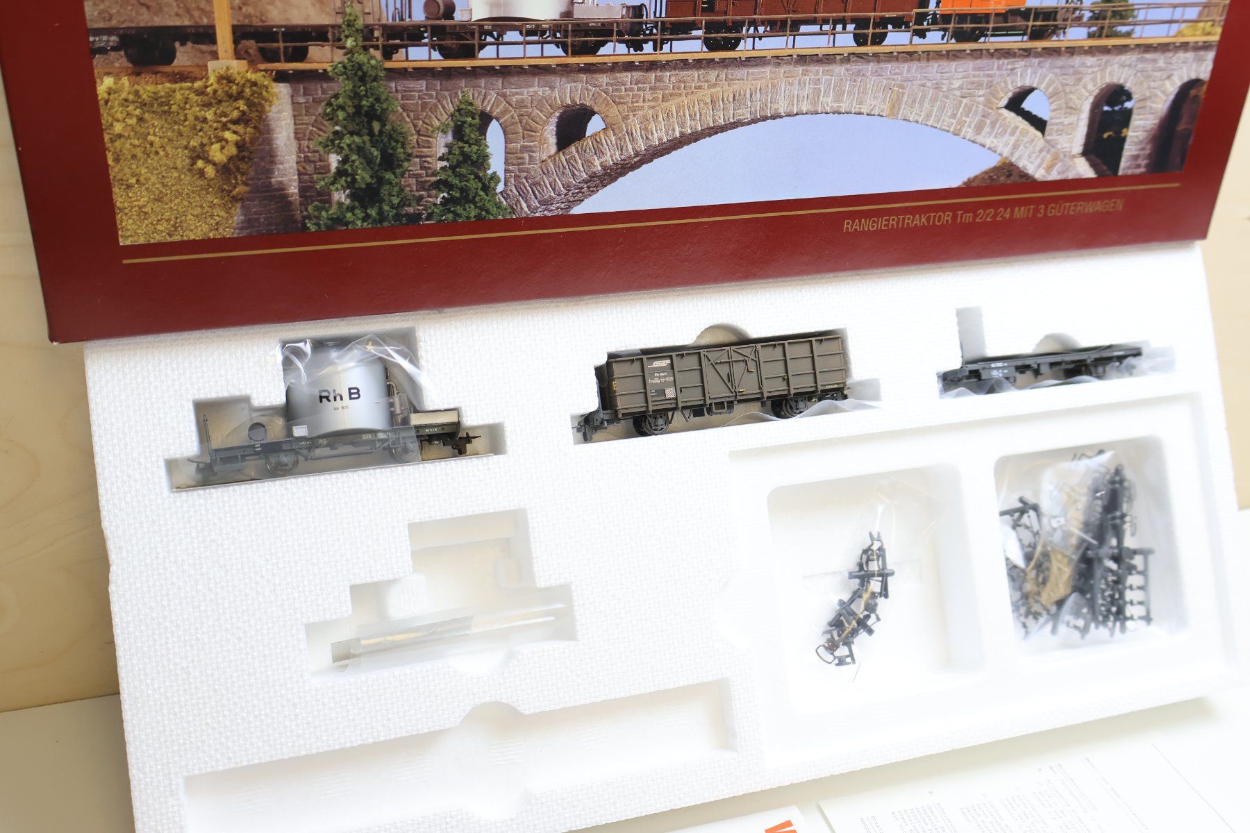 Bemo Modellini di ferrovie: BEMO RhB Güterwagen Set 7273 110 - H0m Neuwertig – Usato da Winterthur venduto da Monstera 2