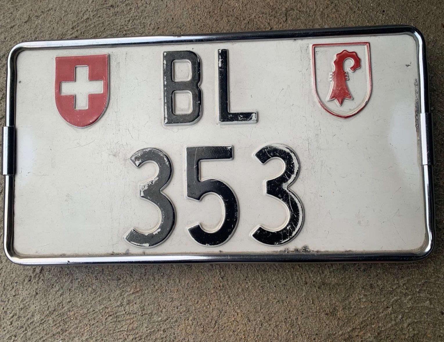 Insegne: Kontrollschild / Autonummer BL 353 – Usato da Reinach BL venduto da cadifan