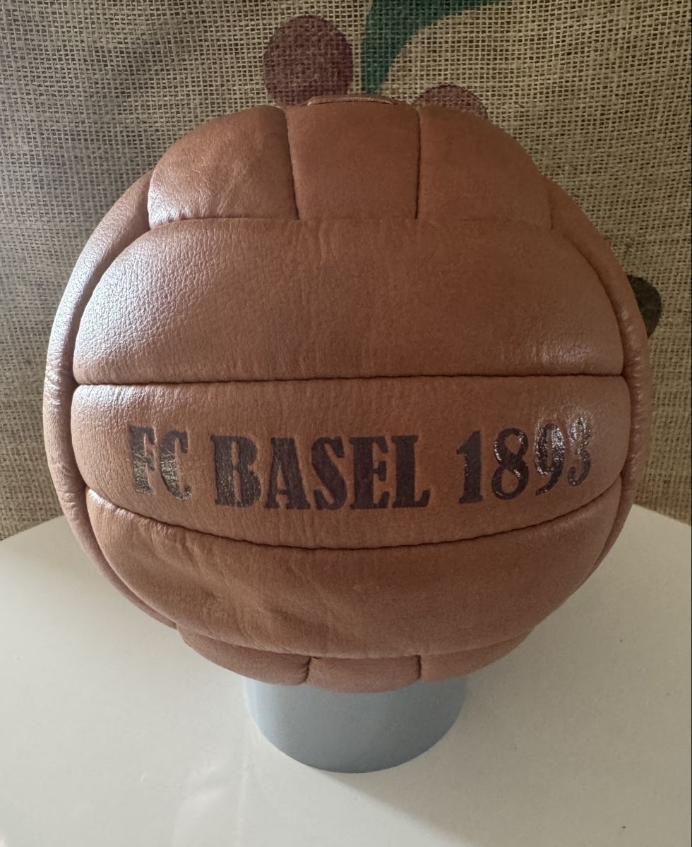 FC Basel Palloni: FC Basel Retro Ball – Usato da Emmenbrücke venduto da Herzog07