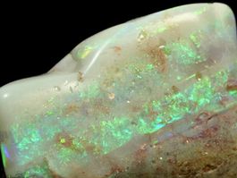Australischer Opal Lightning Ridge roh - 12ct