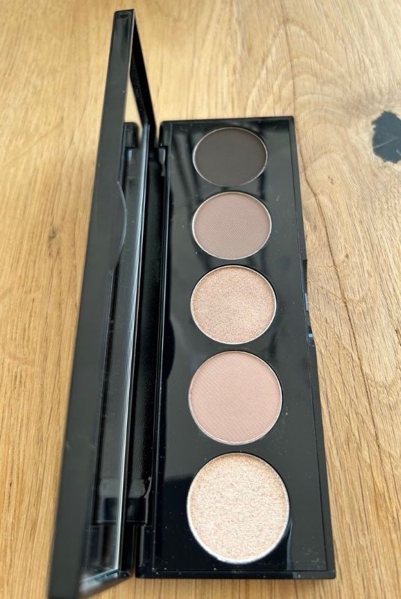 Make-up: Bobbi Brown Stonewashed Nudes Eyeshadow Palette – Gebraucht aus Reinach AG von  1