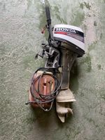 2 ältere Bootsmotoren 8Ps Honda Yamaha