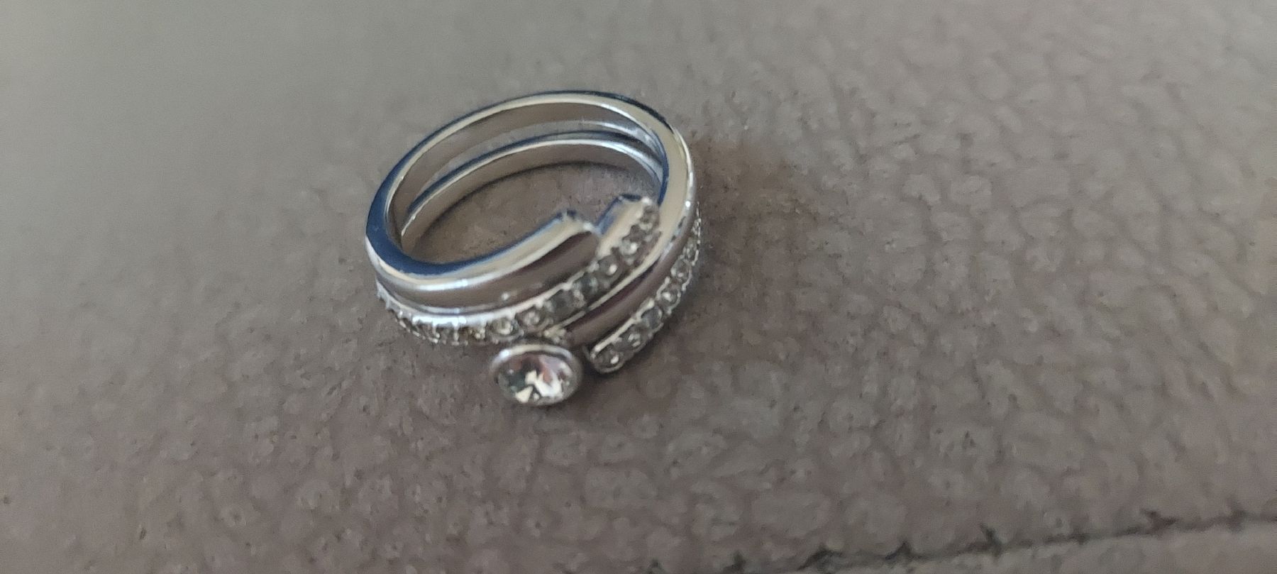Swarovski Anelli: Swarovski Ring Modell  Grösse M mit Originalbox – Nuovo (secondo la descrizione) da Liestal venduto da swary007 1