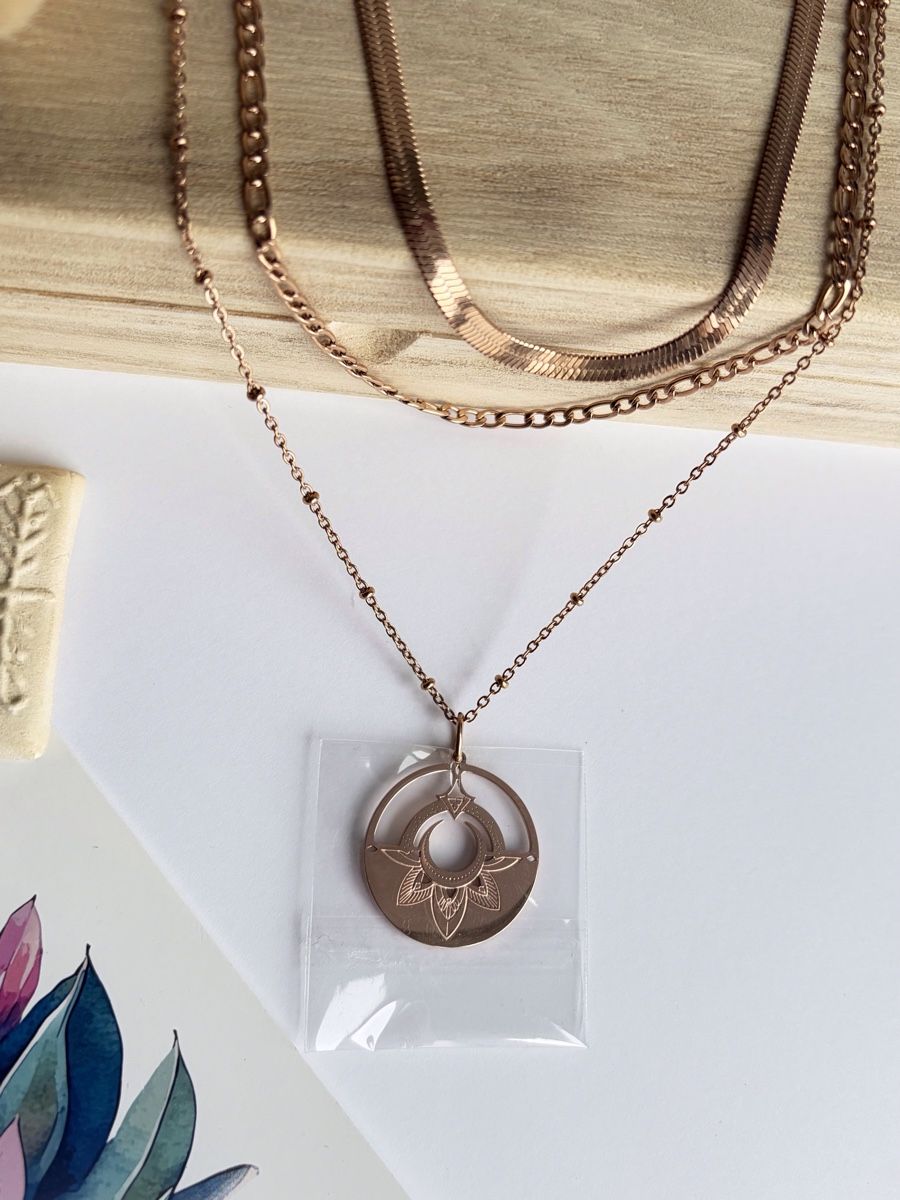 Catenine: Collier 3 rangs, lotus zen – Nuovo e nell'imballaggio originale da Le Noirmont venduto da Suhalya