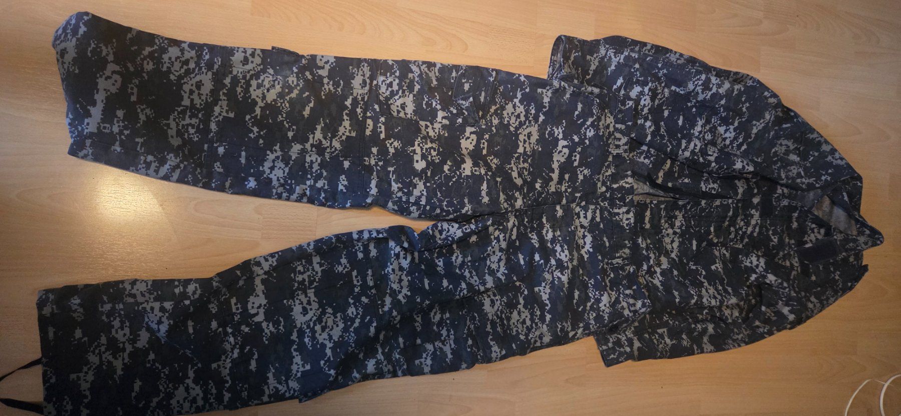 US Army Uniformi: Kampfhose und Hemd US Navy NWU Type I L Large – Usato da Jonen venduto da EFT-Fence-TRADER
