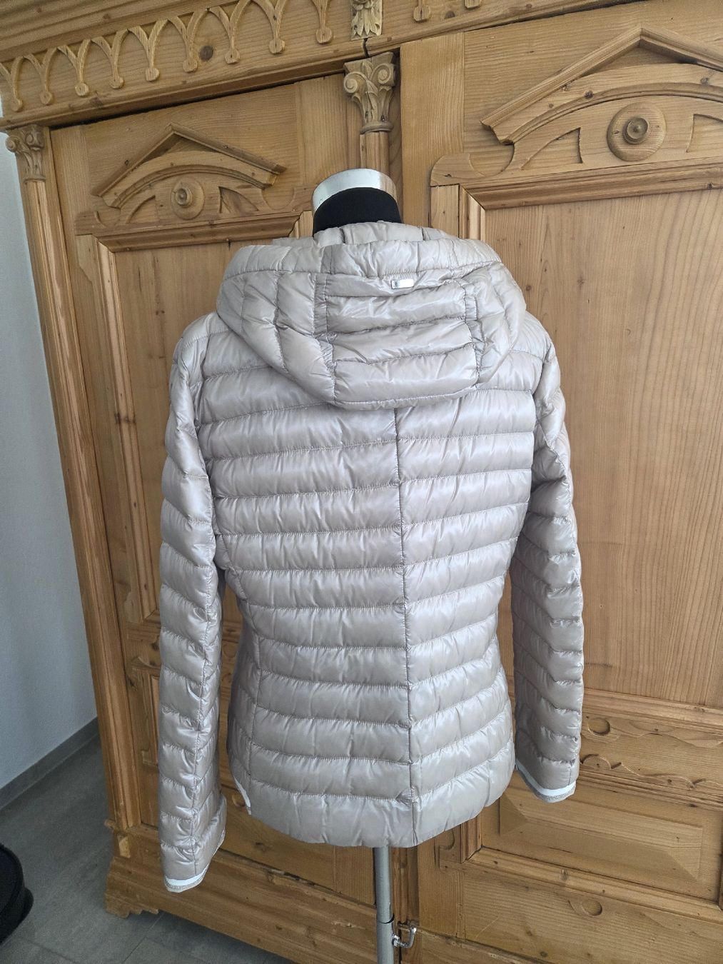 Herno Giacche: schöne leichte Daunenjacke, Herno – Nuovo (secondo la descrizione) da Wiesendangen venduto da Sinhuk 2