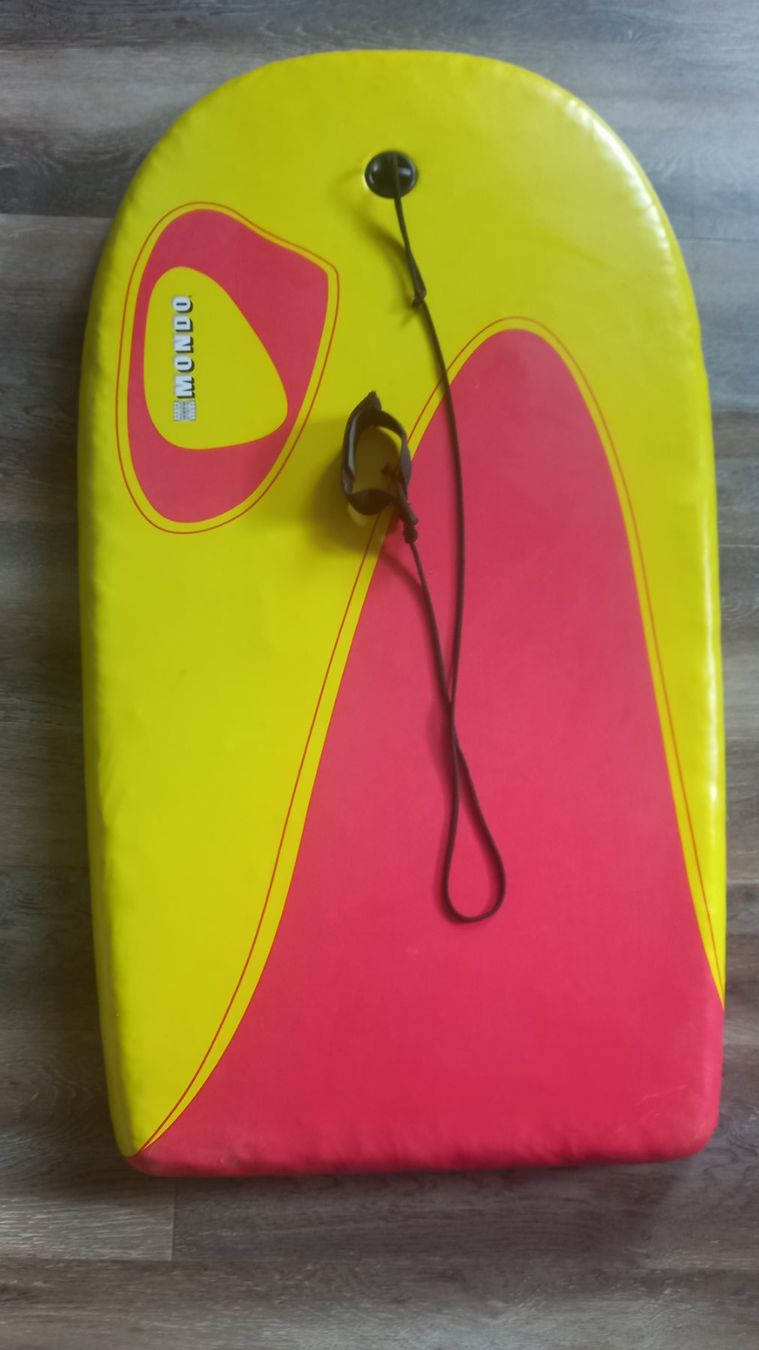 Tavole da surf e di nuoto: Schwimmbrett der Marke Mondo – Usato da Oberdorf BL venduto da beaandi