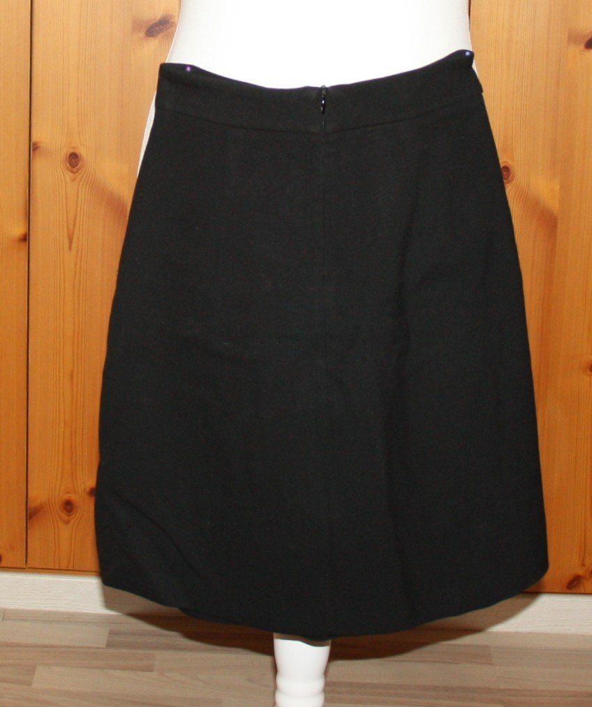 Zara Gonne: Rock Jupe ZARA BASIC schwarz Gr. S – Usato da Flüelen venduto da Diversicum-Textil 1