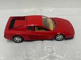 Modellauto Ferrari Testarossa 1984 von Bburago 1:18