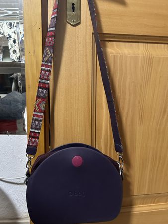 Sac à bandoulière O bag violet avec sangle à motifs