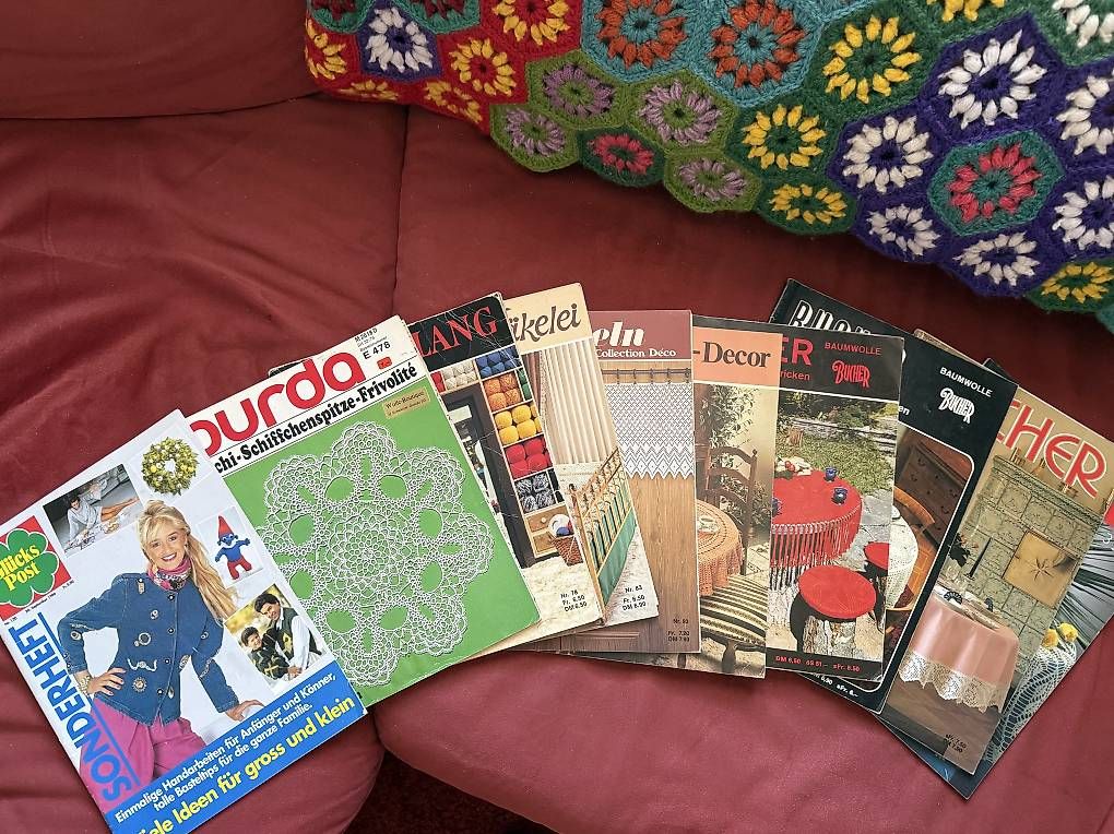 Riviste & Magazine: 20 Strick und Häkel Hefte – Usato da Krinau venduto da Rosella 1