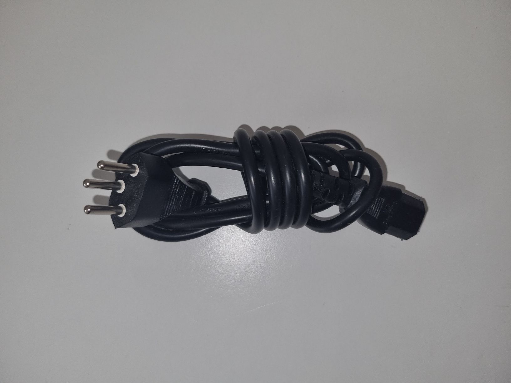 Kabel: Netzkabel Typ 13 auf C13 Schwarz – Neu (gemäss Beschreibung) aus Chur von Beimirhates